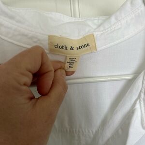 Like new Cloth and Stone white collared shirt
